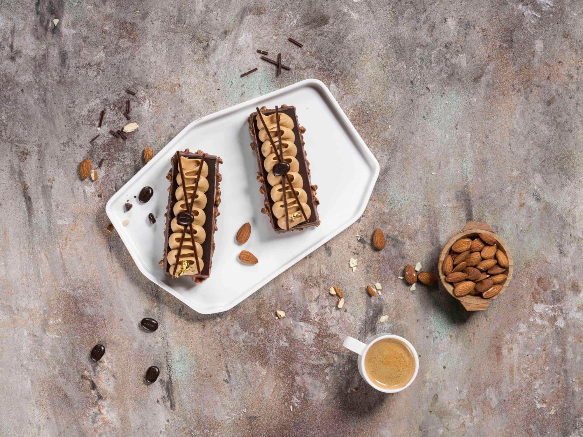 Movenpick Hotel And Residences Rijad Zewnętrze zdjęcie Almond bars